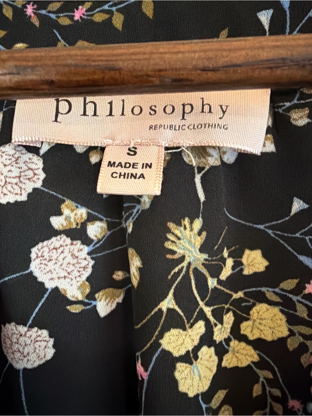 Philosophy Republic Clothing Floral Flutter Sleeve Blouse Black Size Small - Picture 7 of 8